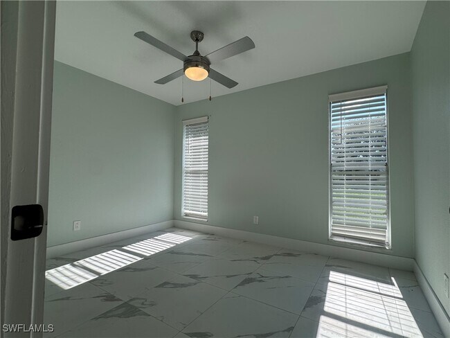 Building Photo - 1127 Lovely Ln