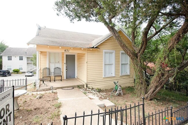Primary Photo - 431 Lindsey St