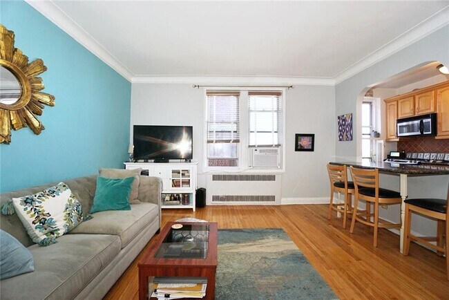 Building Photo - 7 9th St