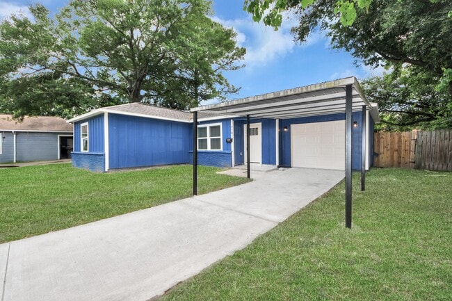 Building Photo - 710 Canary Cir