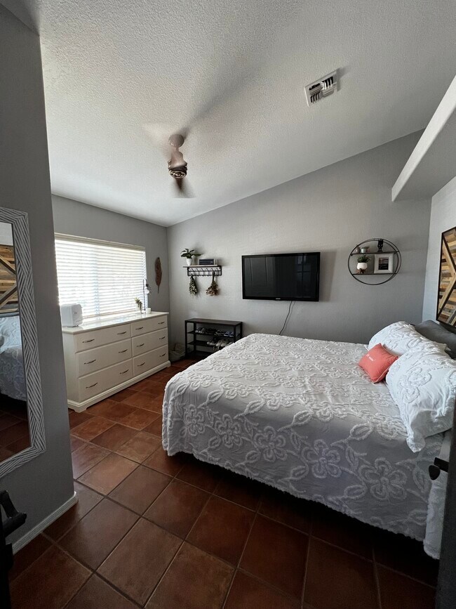 Building Photo - 8443 Forget Me not St