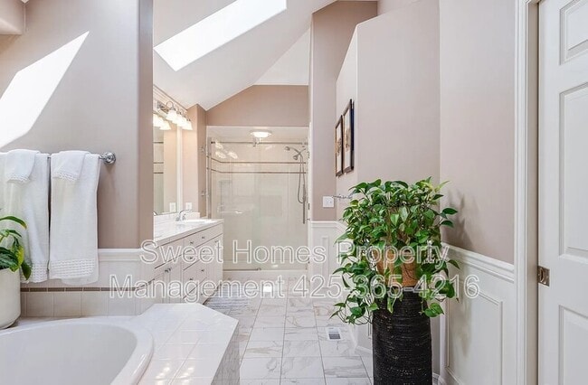 Building Photo - 5571 178th Ave SE