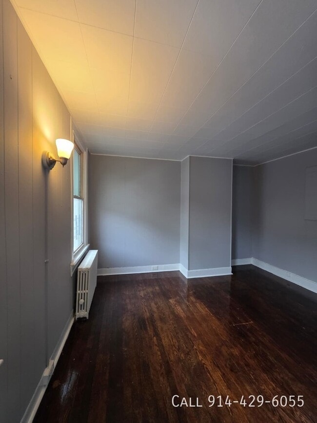 Building Photo - 155 School St