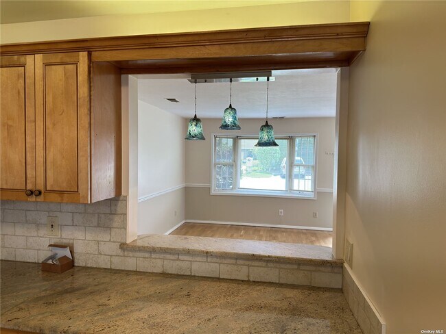 Building Photo - 12 Sandy Hill Rd