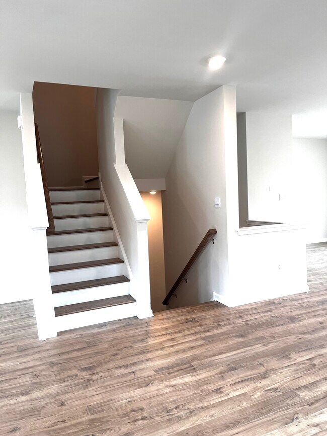 Building Photo - 20 Rothbury Ct