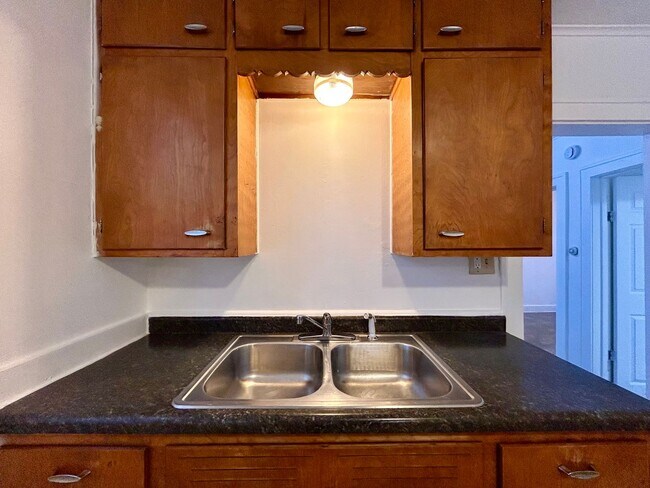 Building Photo - 1471 Hoyt St