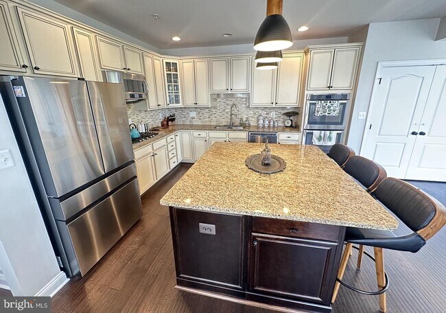 Building Photo - 4512 Grazing Way