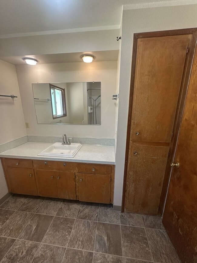 Building Photo - 3 Bedroom 1.5 Bath Ranch in Felida!