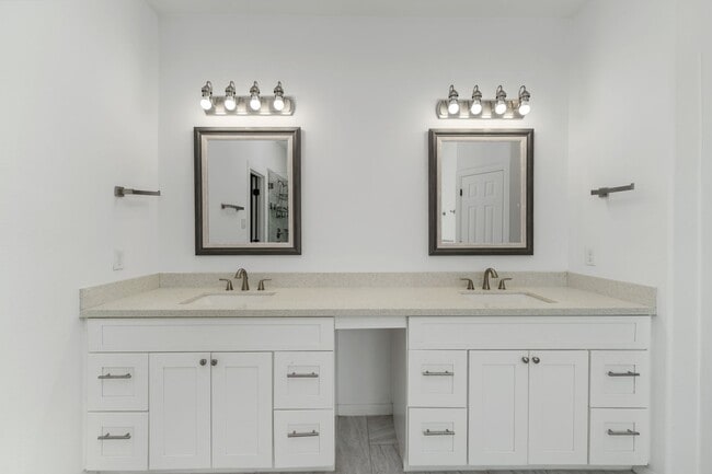 Building Photo - Welcome home to Parnell Street