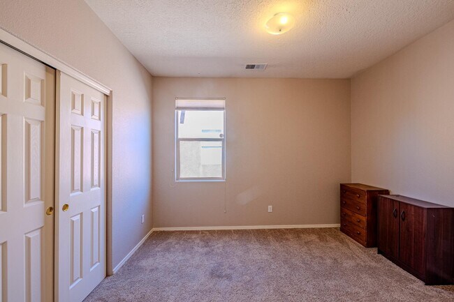 Building Photo - 1124 Calle Corvo NE