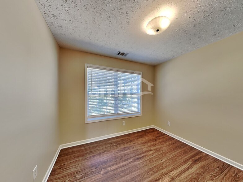 Building Photo - 125 Sanders Walk