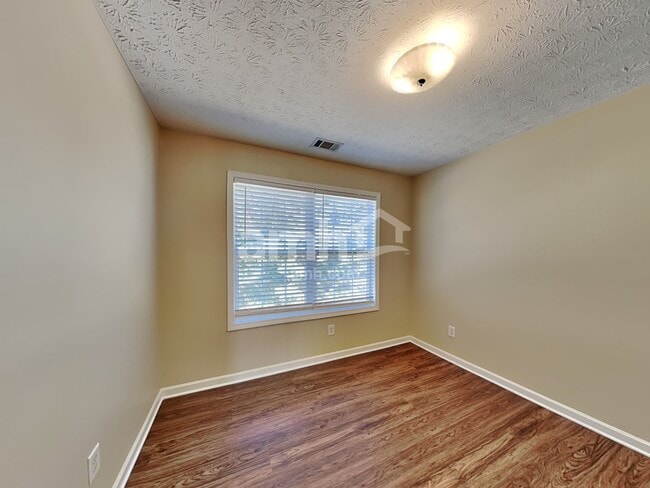 Building Photo - 125 Sanders Walk