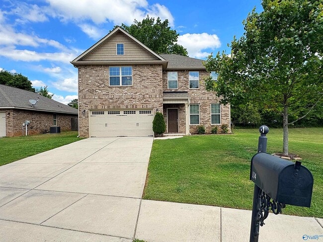 Building Photo - 114 Summer Pointe Ln NW