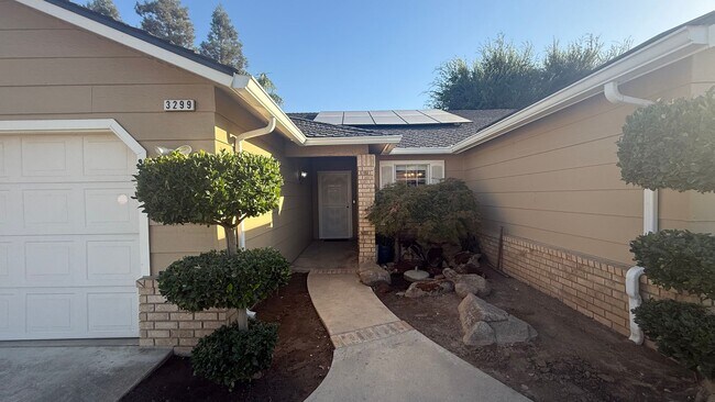 Building Photo - 3-bedroom, 2-bathroom home located in the ...