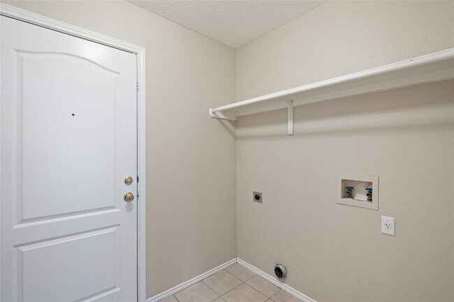 Building Photo - 1008 Chippewa