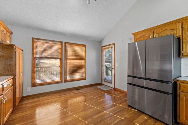 Building Photo - Four Bedroom Home Available in Overland Park