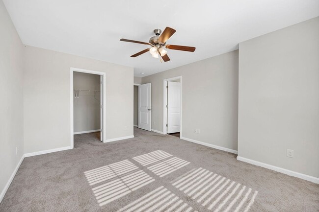 Building Photo - DISCOVER COMFORT & STYLE IN LEXINGTON'S DAWSON'S PARK