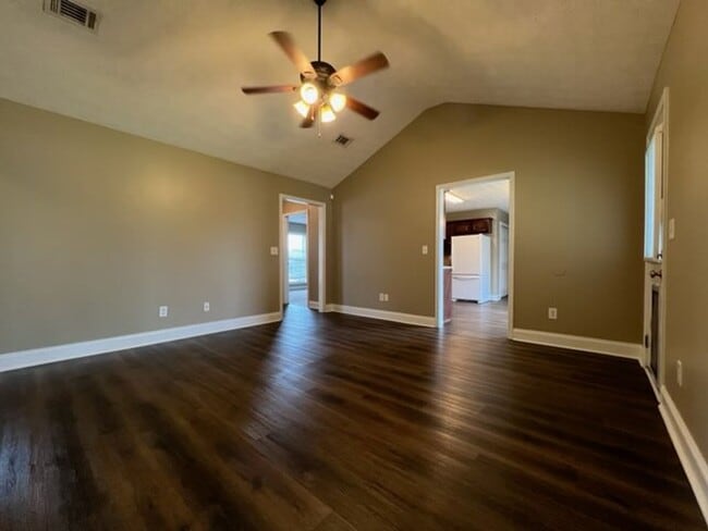 Building Photo - 4 Bedroom, 2 Bath Home in Lee County!