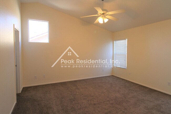 Building Photo - Very Nice 3bd/2.5ba Elk Grove House with 2 Car Garage!