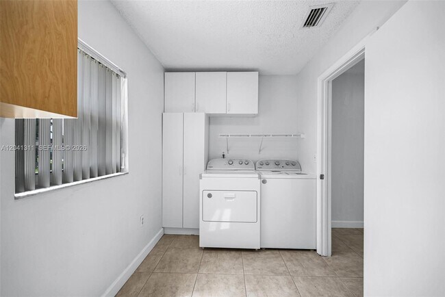 Building Photo - 4471 SW 138th Ct