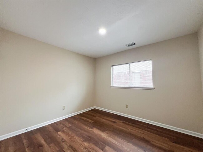 Building Photo - 11114 Springsong Dr