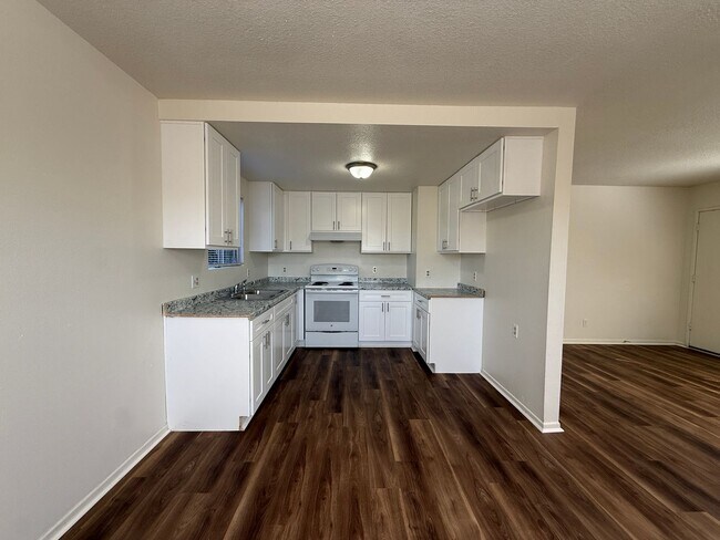 Building Photo - S12000