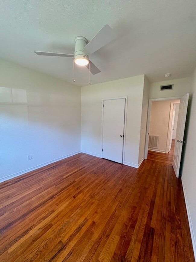 Building Photo - Fully Renovated Three Bedroom Condo 10 mins from MUSC - Off the Greenway!