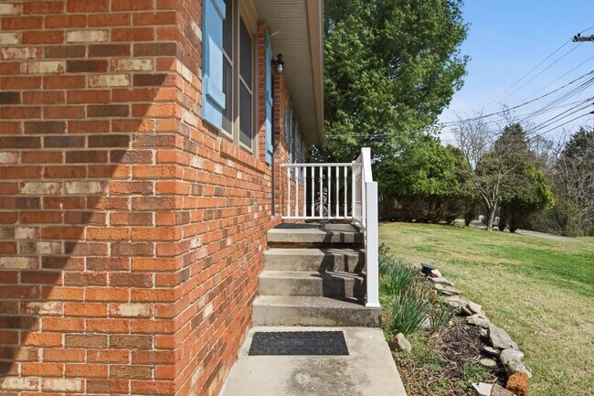 Building Photo - 392 Minga Rd