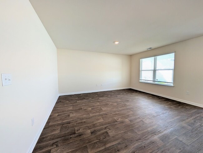 Building Photo - Whitehall Community 3-Bed & 2-Bath Long Term Rental , Longs SC