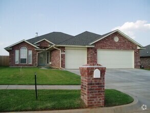 Building Photo - 3 Bed + Office - Private Master Suite - Mo...