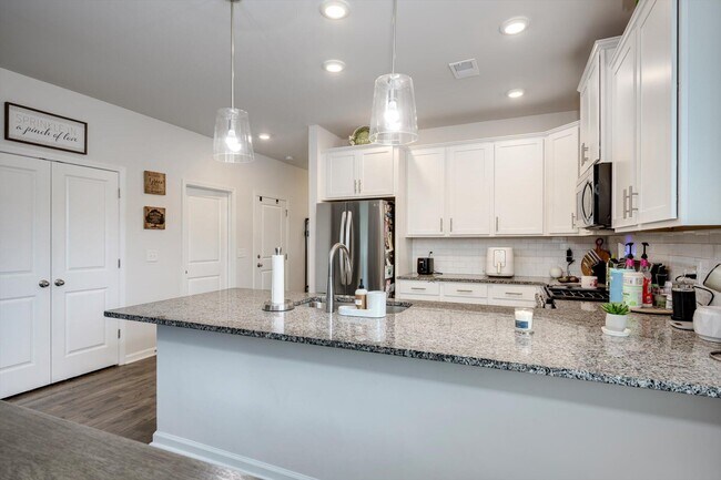 Building Photo - 6383 Whirlaway Rd