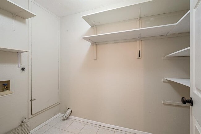 Building Photo - 8900 Pocono Cove