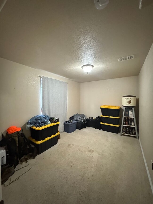 Building Photo - Beautiful 5 Bedroom home in Wellington