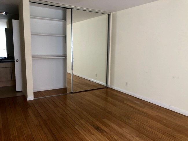 Building Photo - Luxury Remodeled Condo for Rent