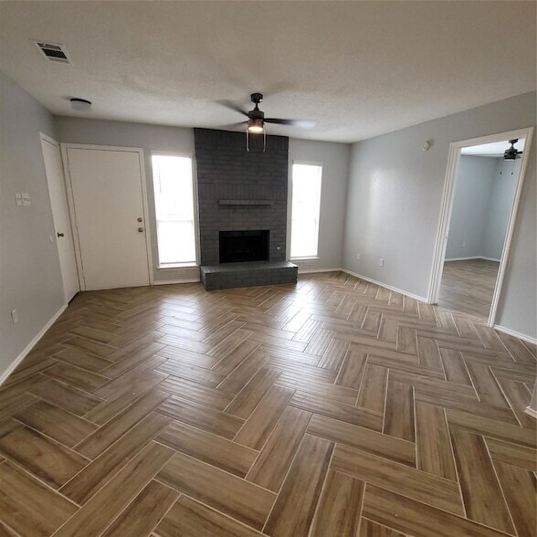 Building Photo - 1306 York Castle Dr