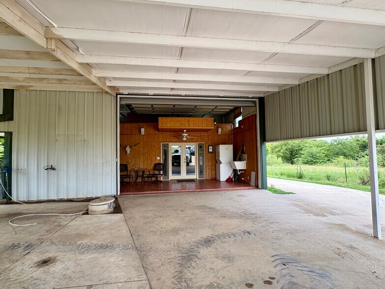 Building Photo - 3166 S FM 730