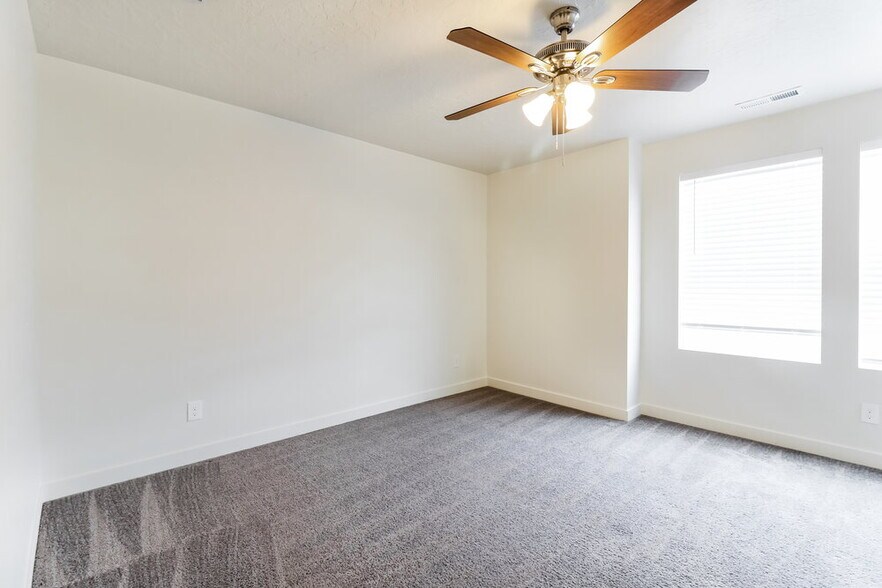 Building Photo - 141 E Polaris Dr