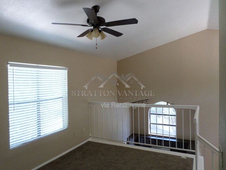Building Photo - 1814 E Oak Harbor Dr