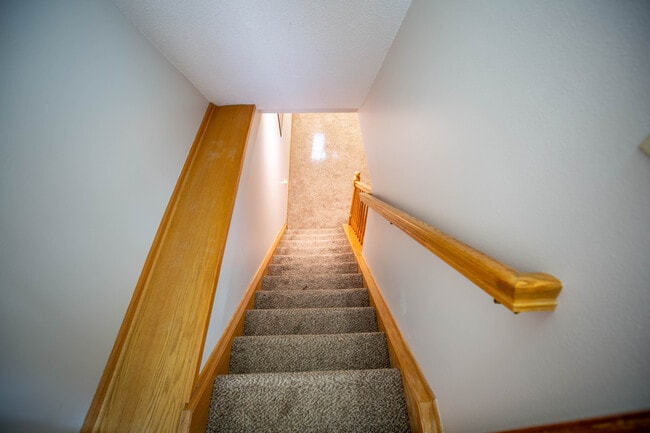 Building Photo - 204 NW Sharmin Dr