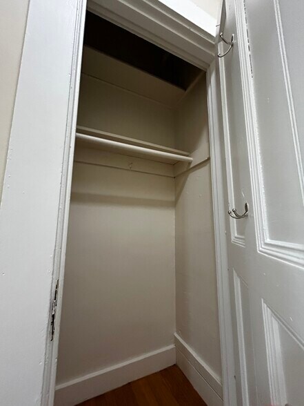 Building Photo - 1402 Beacon St