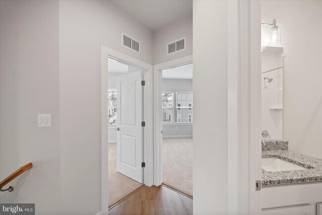 Building Photo - 1051 Venifena Terrace SE