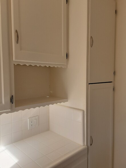 Kitchen - 10857 Jefferson Blvd