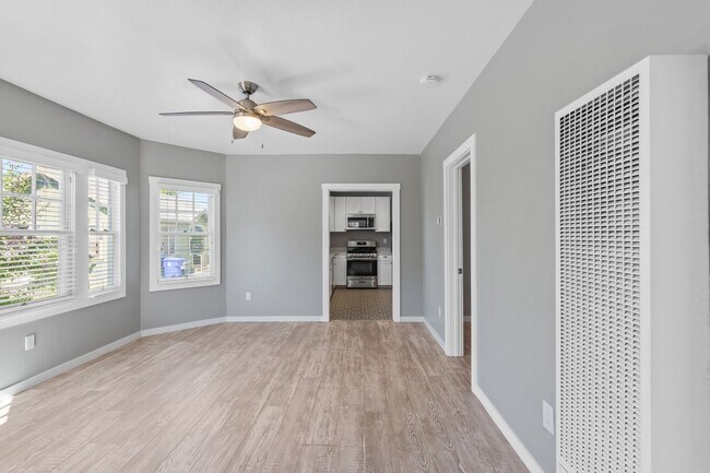 Building Photo - 547 Randolph St