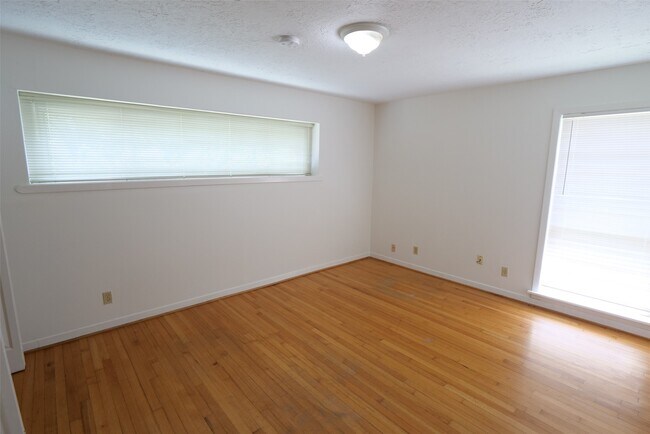 Building Photo - 5231 Beechnut St