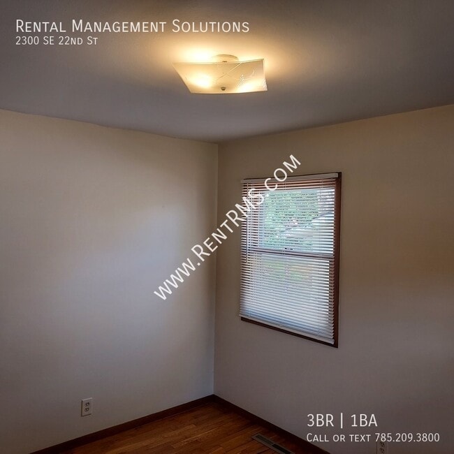 Building Photo - 2300 SE 22nd St