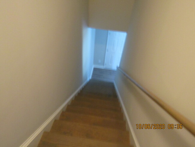 Building Photo - 108 Blue St