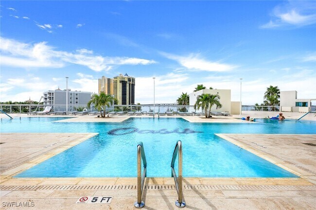 Primary Photo - 3000 Oasis Grand Blvd