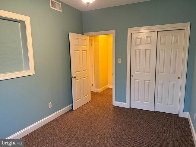 Building Photo - 101 King St