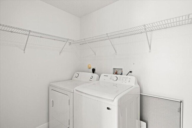Building Photo - 4962 Leeward Ln
