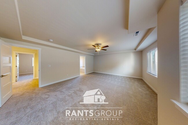 Building Photo - Beautiful Steilacoom Ridge Home! Easy freeway access!